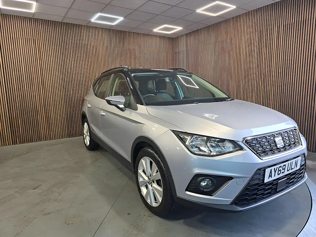Used 2019 SEAT Arona Se Technology Lux Silver - Front View