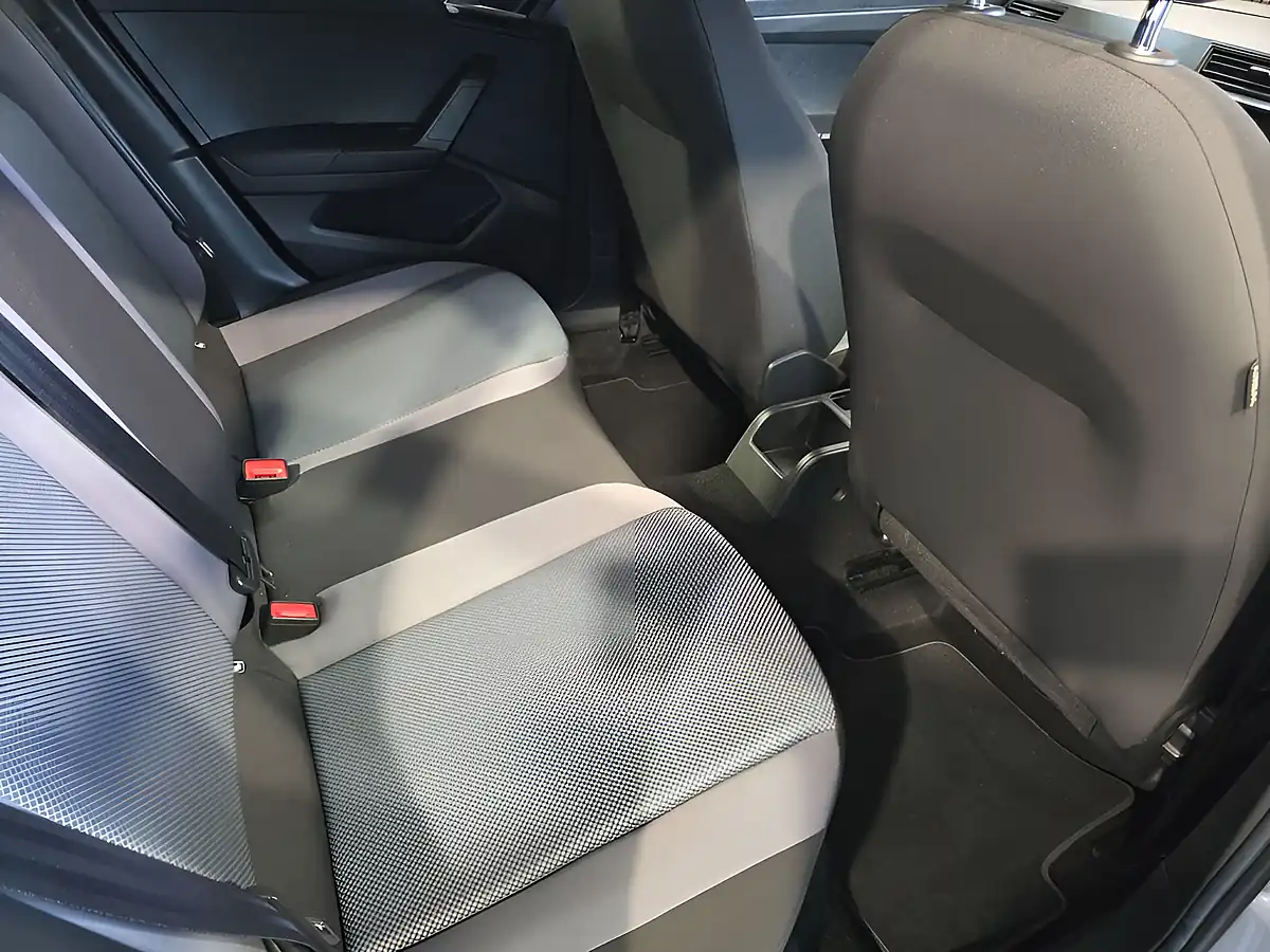 Used 2019 SEAT Arona Se Technology Lux Silver - Interior and Exterior details 11