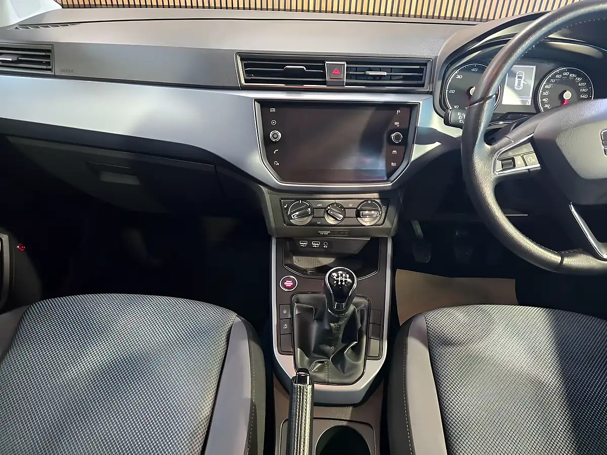 Used 2019 SEAT Arona Se Technology Lux Silver - Interior and Exterior details 13