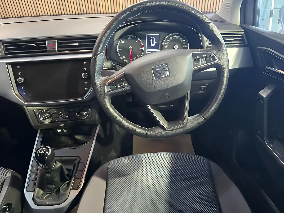 Used 2019 SEAT Arona Se Technology Lux Silver - Interior and Exterior details 15