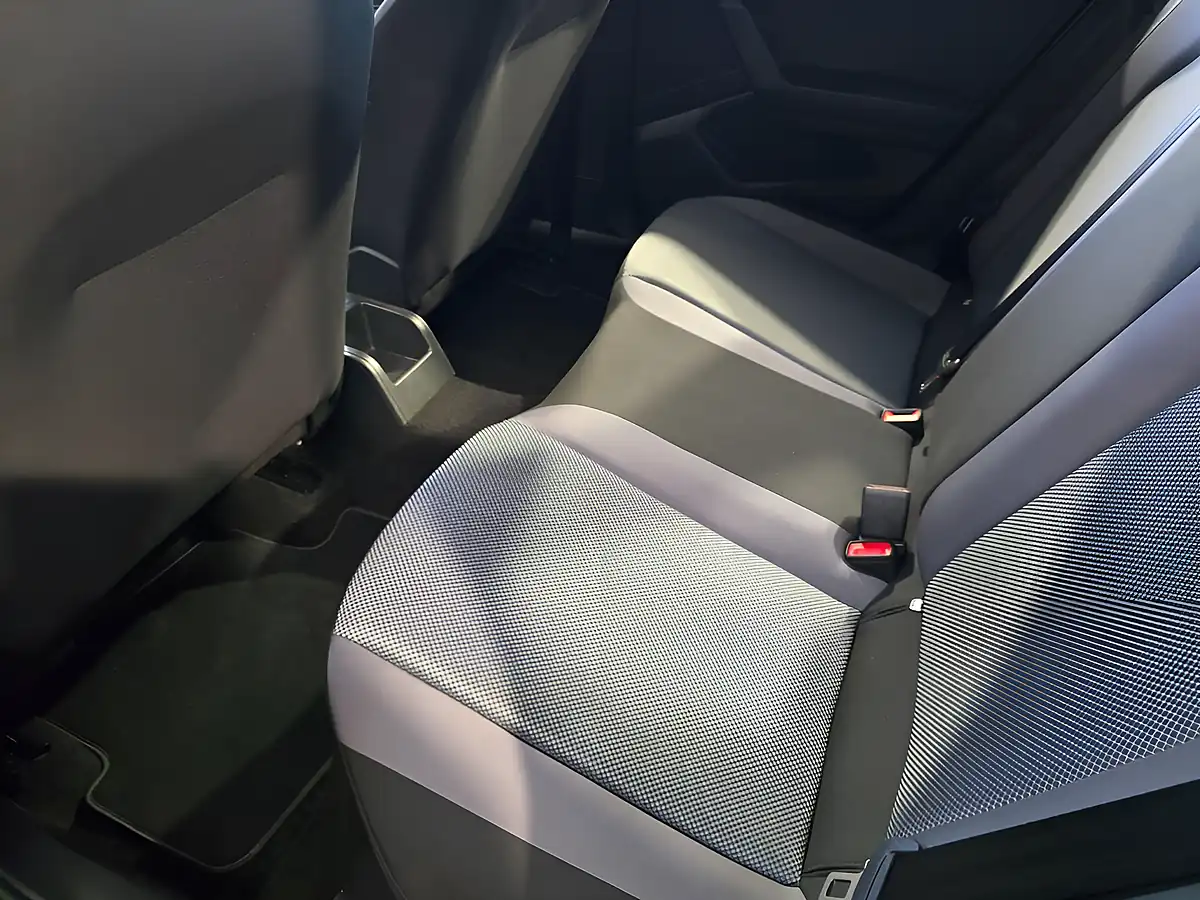 Used 2019 SEAT Arona Se Technology Lux Silver - Interior and Exterior details 18