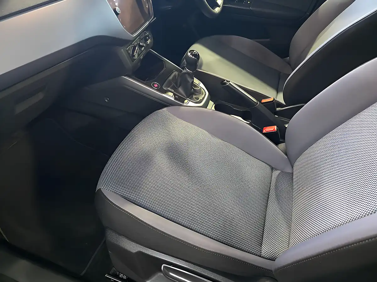 Used 2019 SEAT Arona Se Technology Lux Silver - Interior and Exterior details 19
