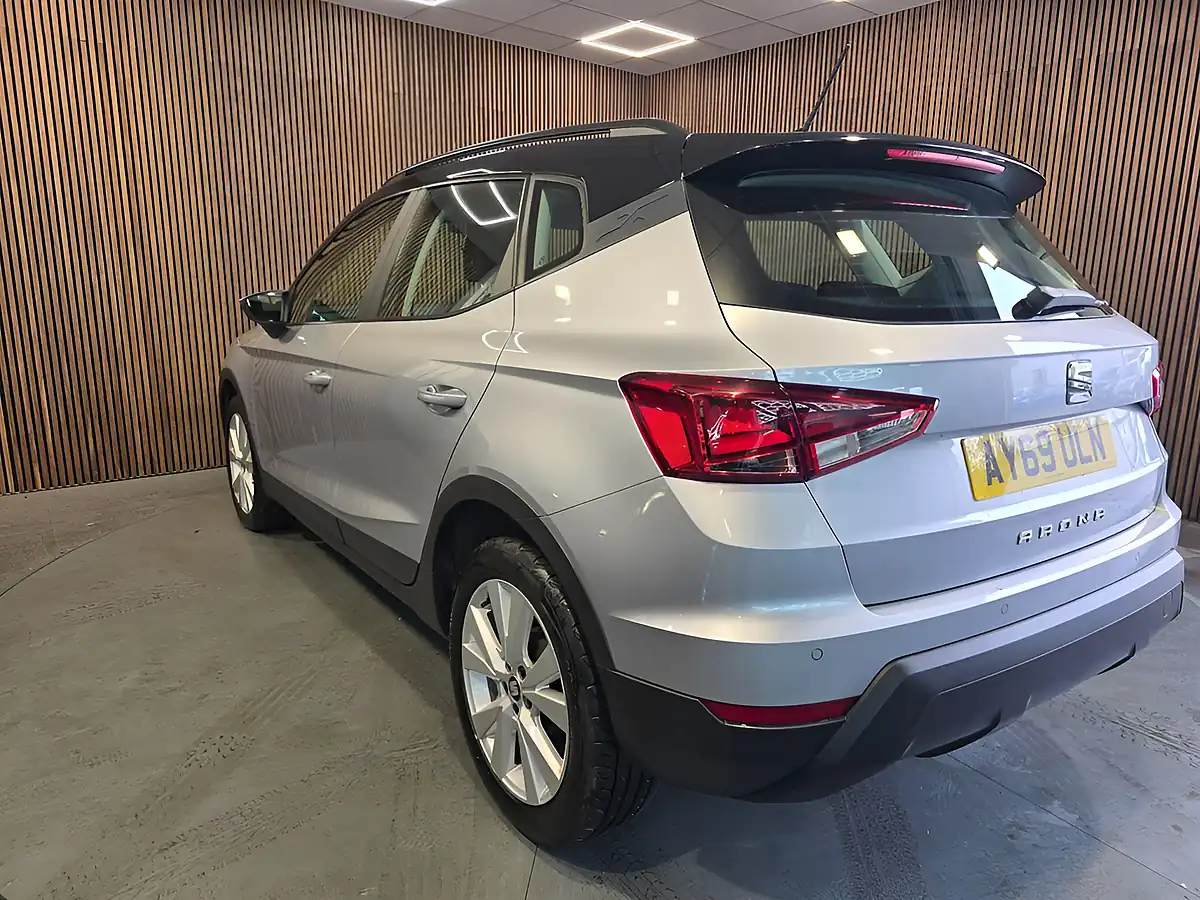 Used 2019 SEAT Arona Se Technology Lux Silver - Interior and Exterior details 5