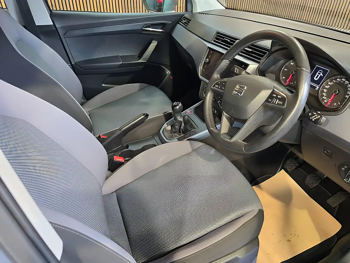 Used 2019 SEAT Arona Se Technology Lux Silver - Interior and Exterior details 9
