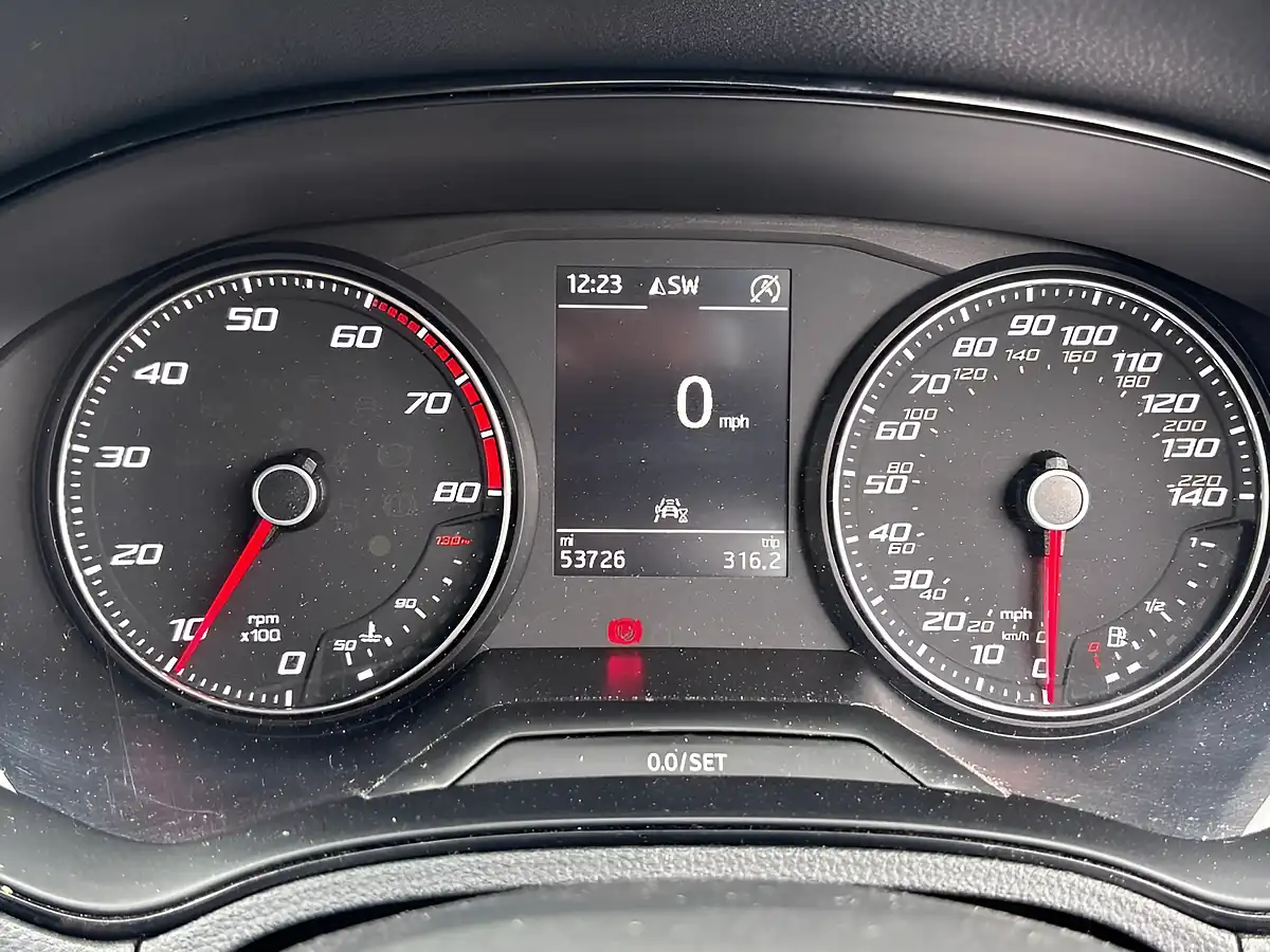 Used 2019 SEAT Arona Se Technology Midnight Black - Interior and Exterior details 11