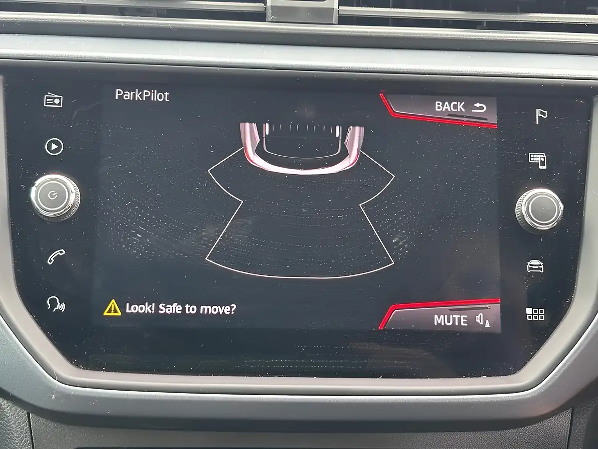 Used 2019 SEAT Arona Se Technology Midnight Black - Interior and Exterior details 12