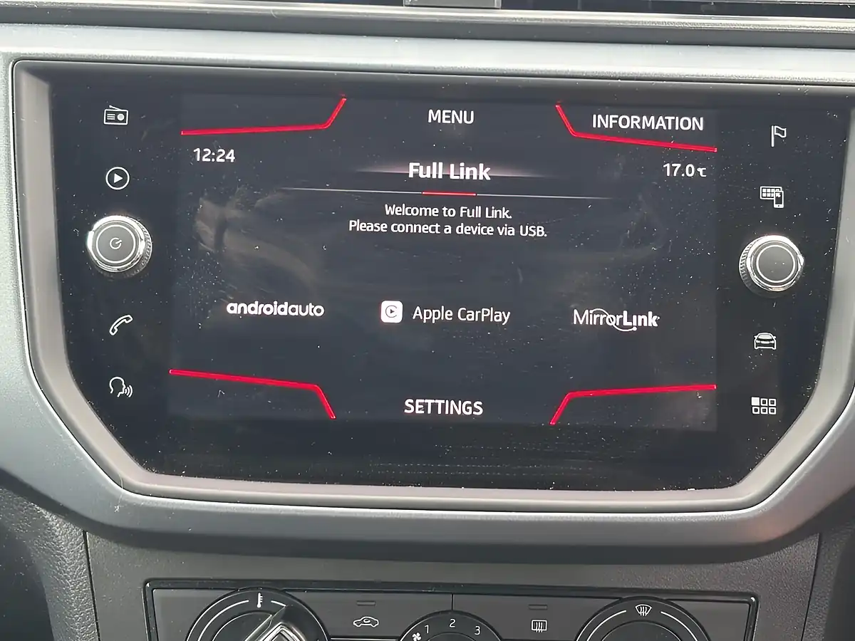 Used 2019 SEAT Arona Se Technology Midnight Black - Interior and Exterior details 13
