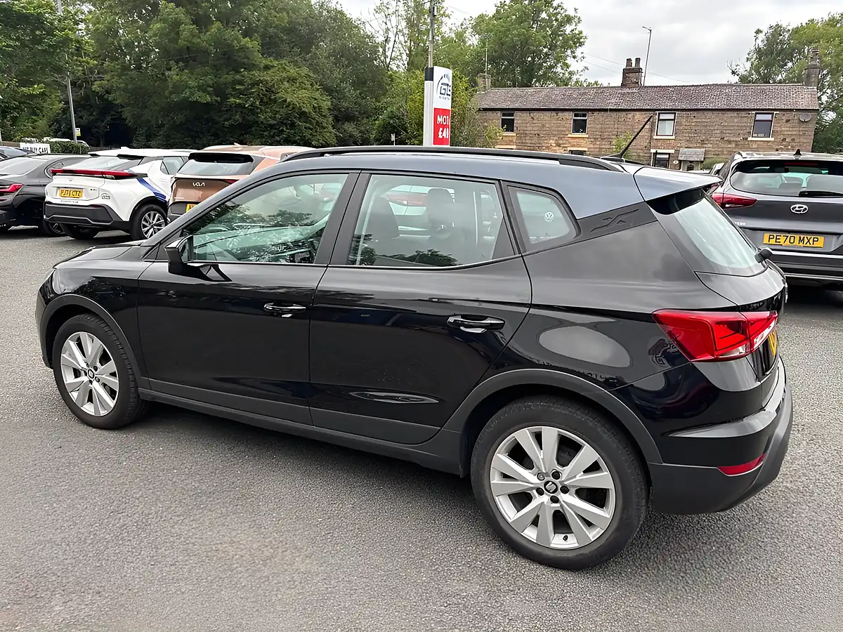 Used 2019 SEAT Arona Se Technology Midnight Black - Interior and Exterior details 16