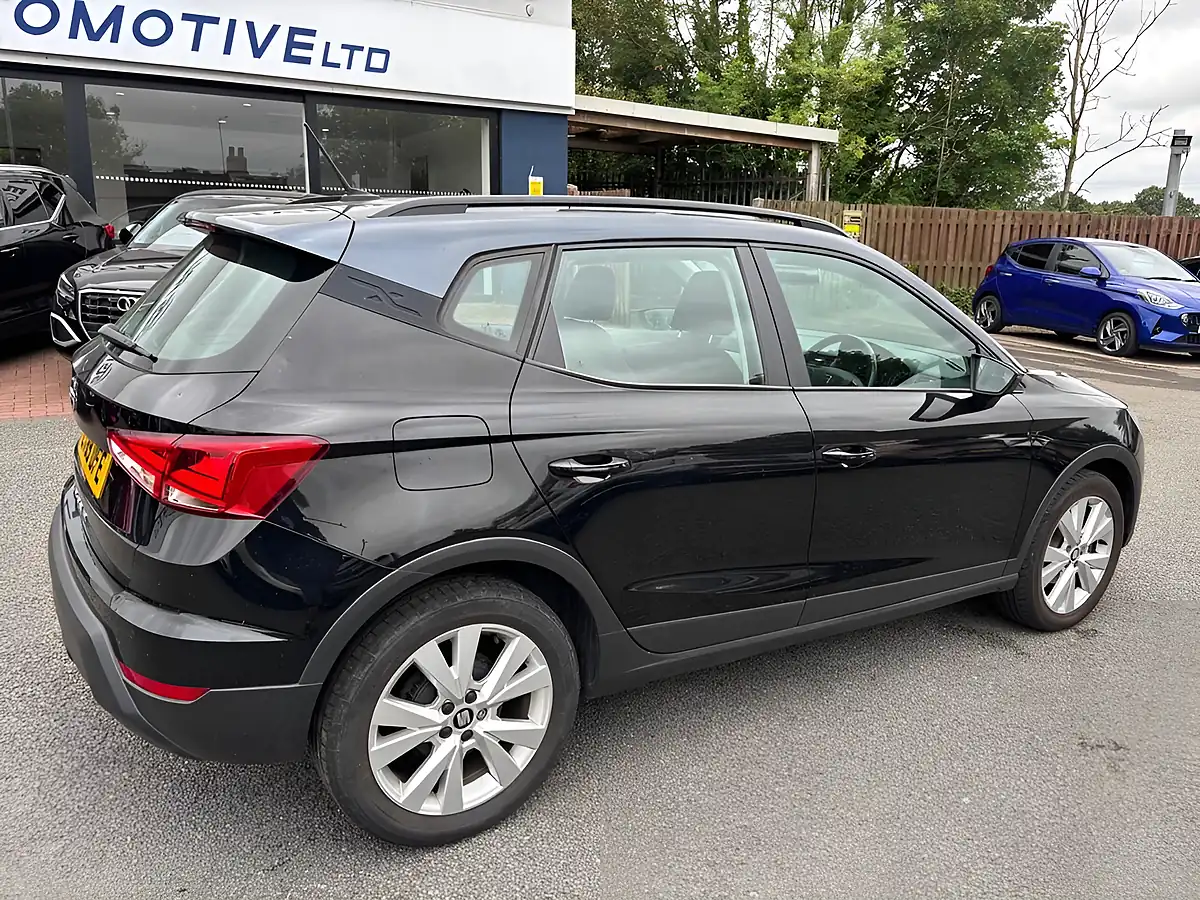 Used 2019 SEAT Arona Se Technology Midnight Black - Interior and Exterior details 17