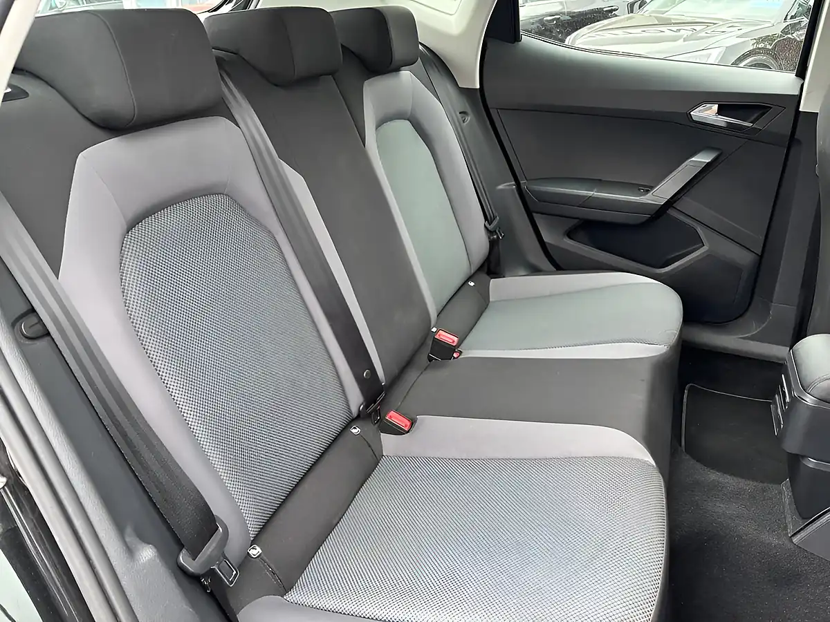 Used 2019 SEAT Arona Se Technology Midnight Black - Interior and Exterior details 4