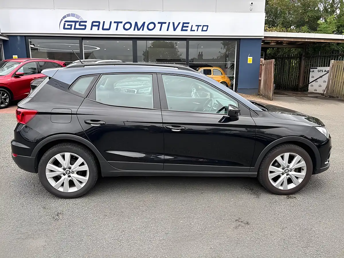 Used 2019 SEAT Arona Se Technology Midnight Black - Interior and Exterior details 5