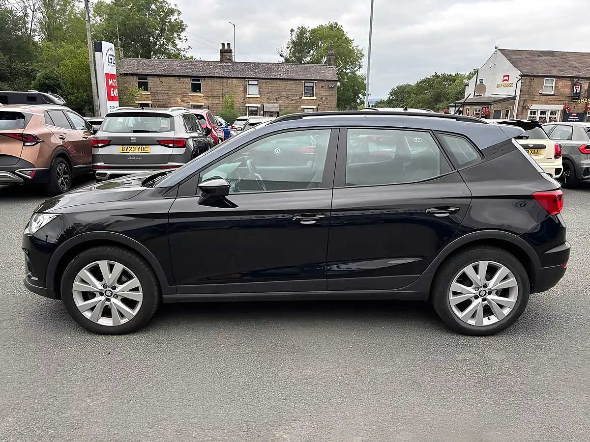 Used 2019 SEAT Arona Se Technology Midnight Black - Interior and Exterior details 7