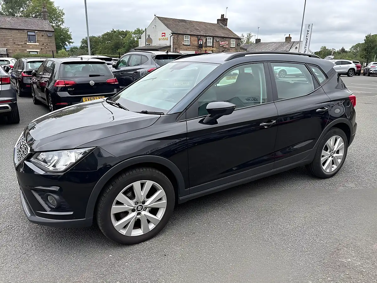 Used 2019 SEAT Arona Se Technology Midnight Black - Interior and Exterior details 8