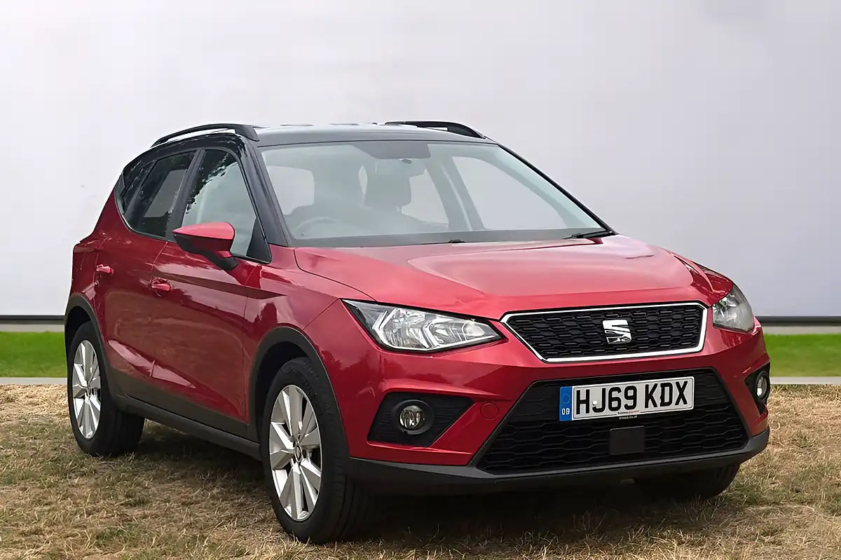 Used 2019 SEAT Arona Se Technology Red - Front View