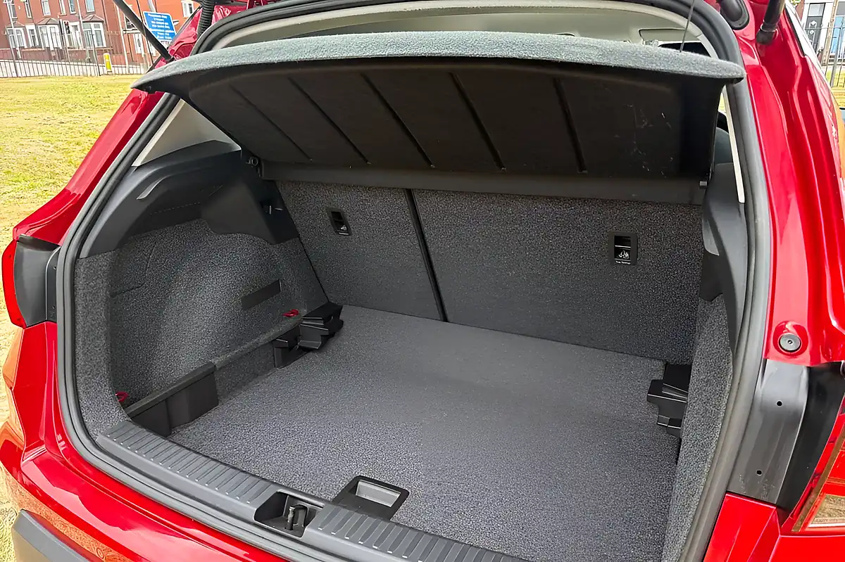 Used 2019 SEAT Arona Se Technology Red - Interior and Exterior details 10