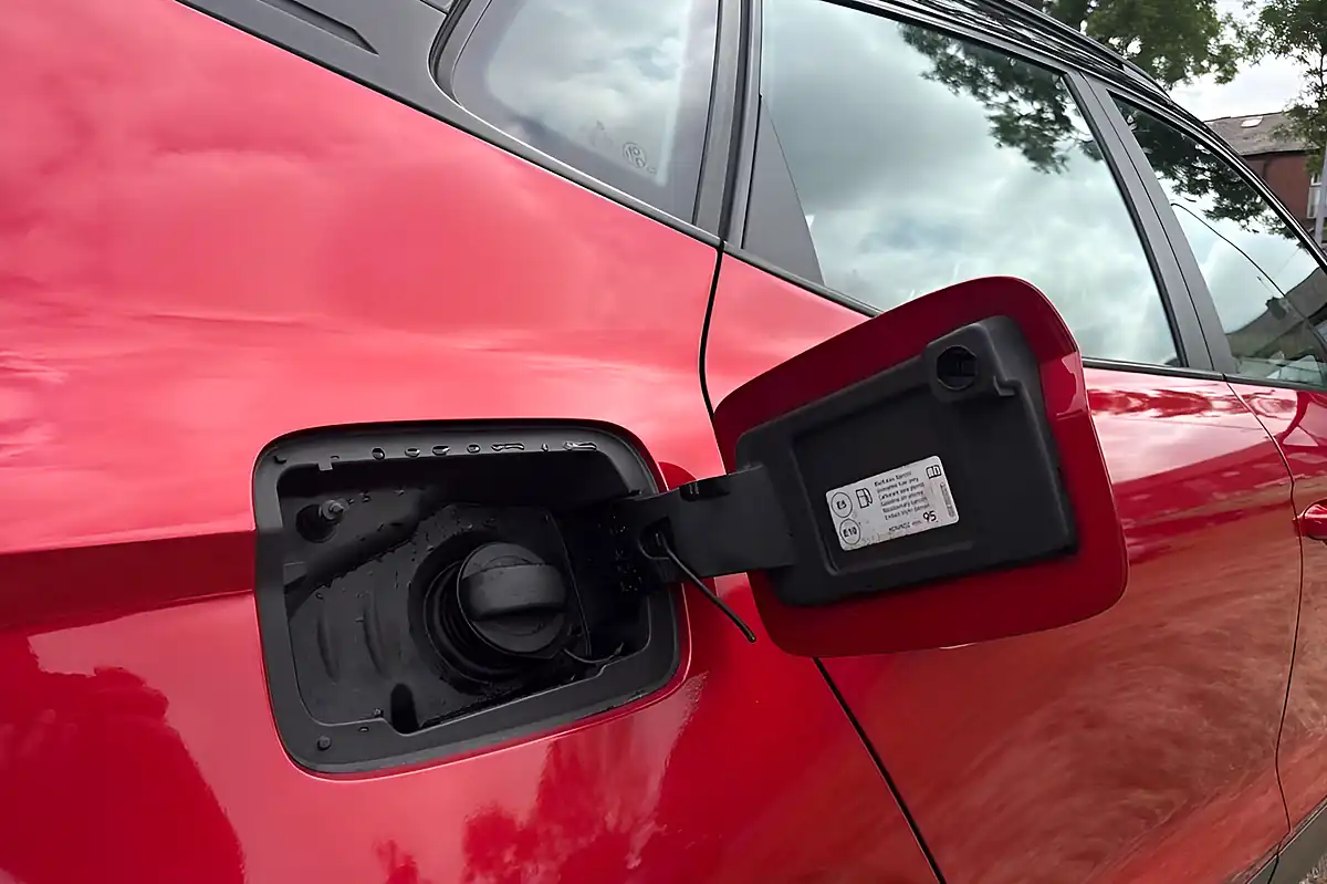 Used 2019 SEAT Arona Se Technology Red - Interior and Exterior details 11