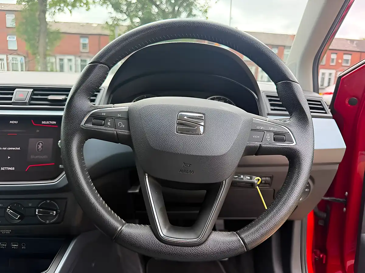 Used 2019 SEAT Arona Se Technology Red - Interior and Exterior details 15