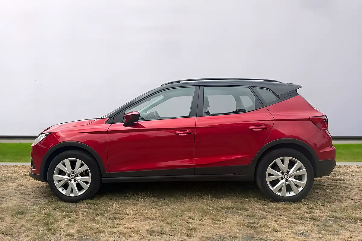 Used 2019 SEAT Arona Se Technology Red - Interior and Exterior details 4
