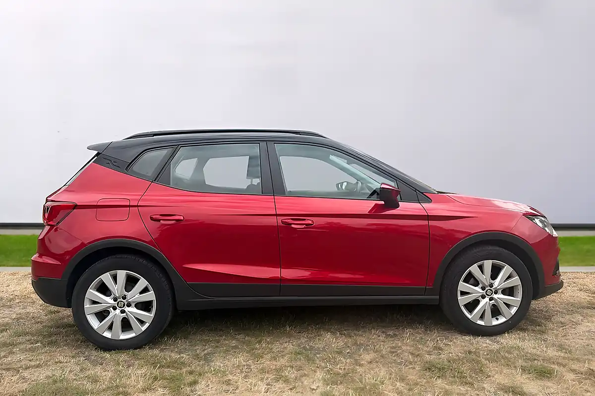 Used 2019 SEAT Arona Se Technology Red - Interior and Exterior details 8