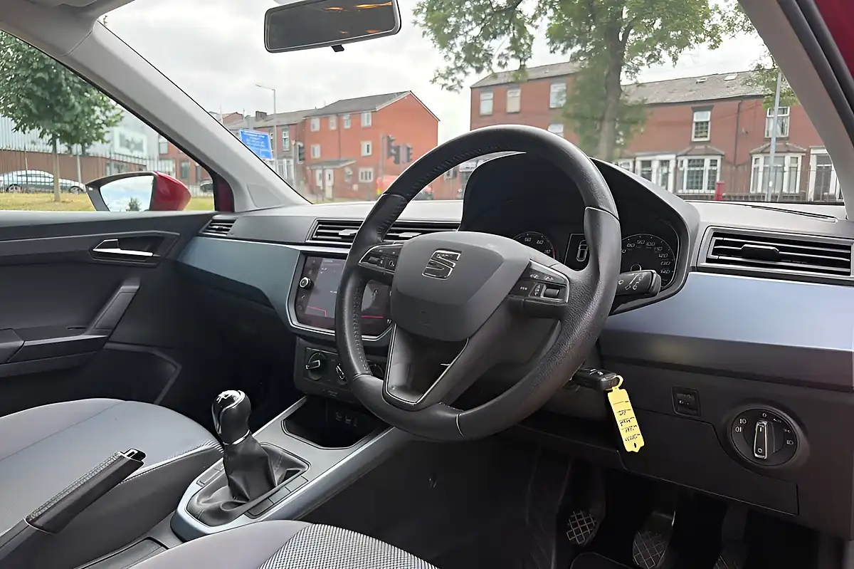 Used 2019 SEAT Arona Se Technology Red - Interior and Exterior details 9
