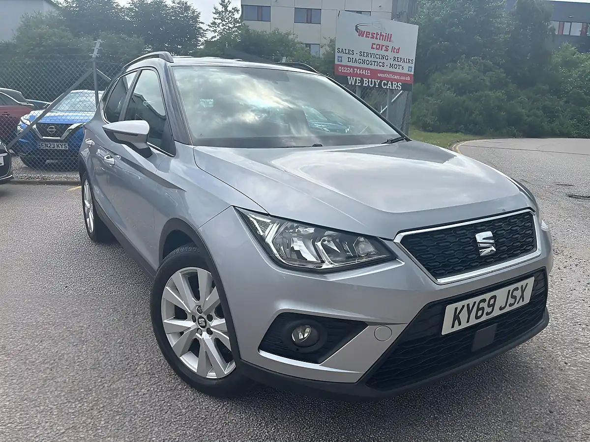 Used 2019 SEAT Arona Se Technology Silver - Front View