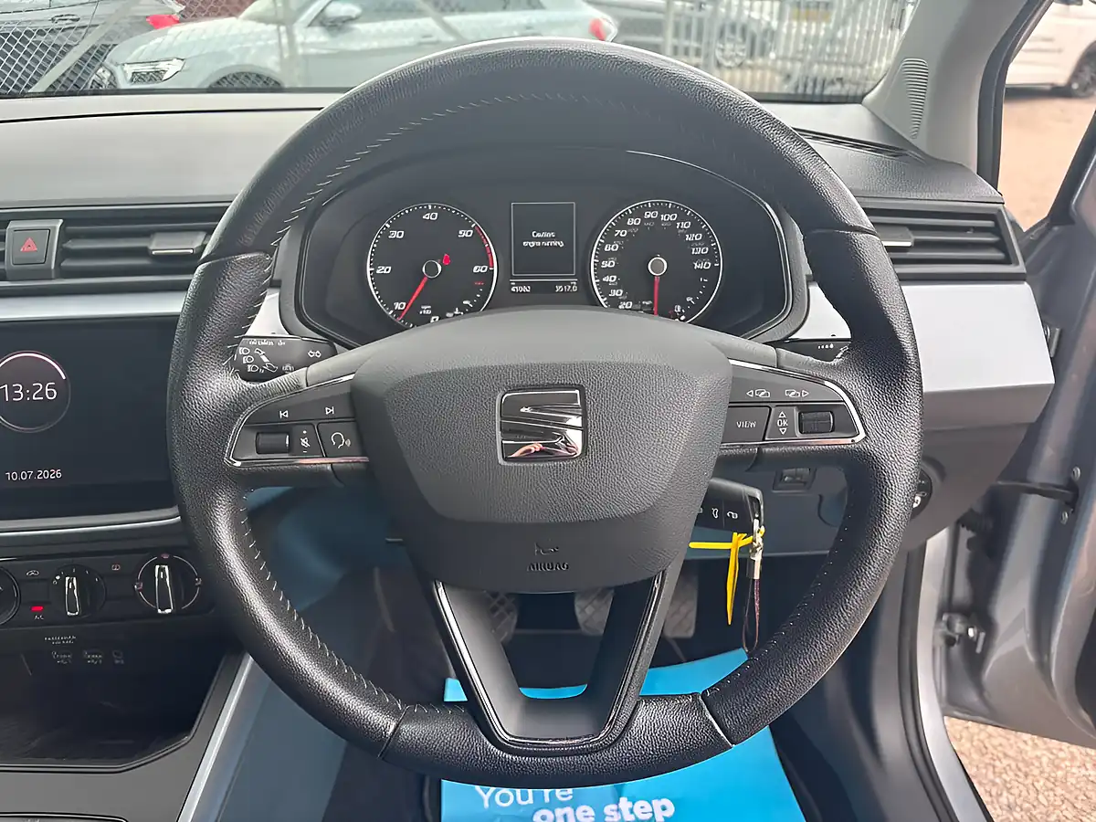 Used 2019 SEAT Arona Se Technology Silver - Interior and Exterior details 14