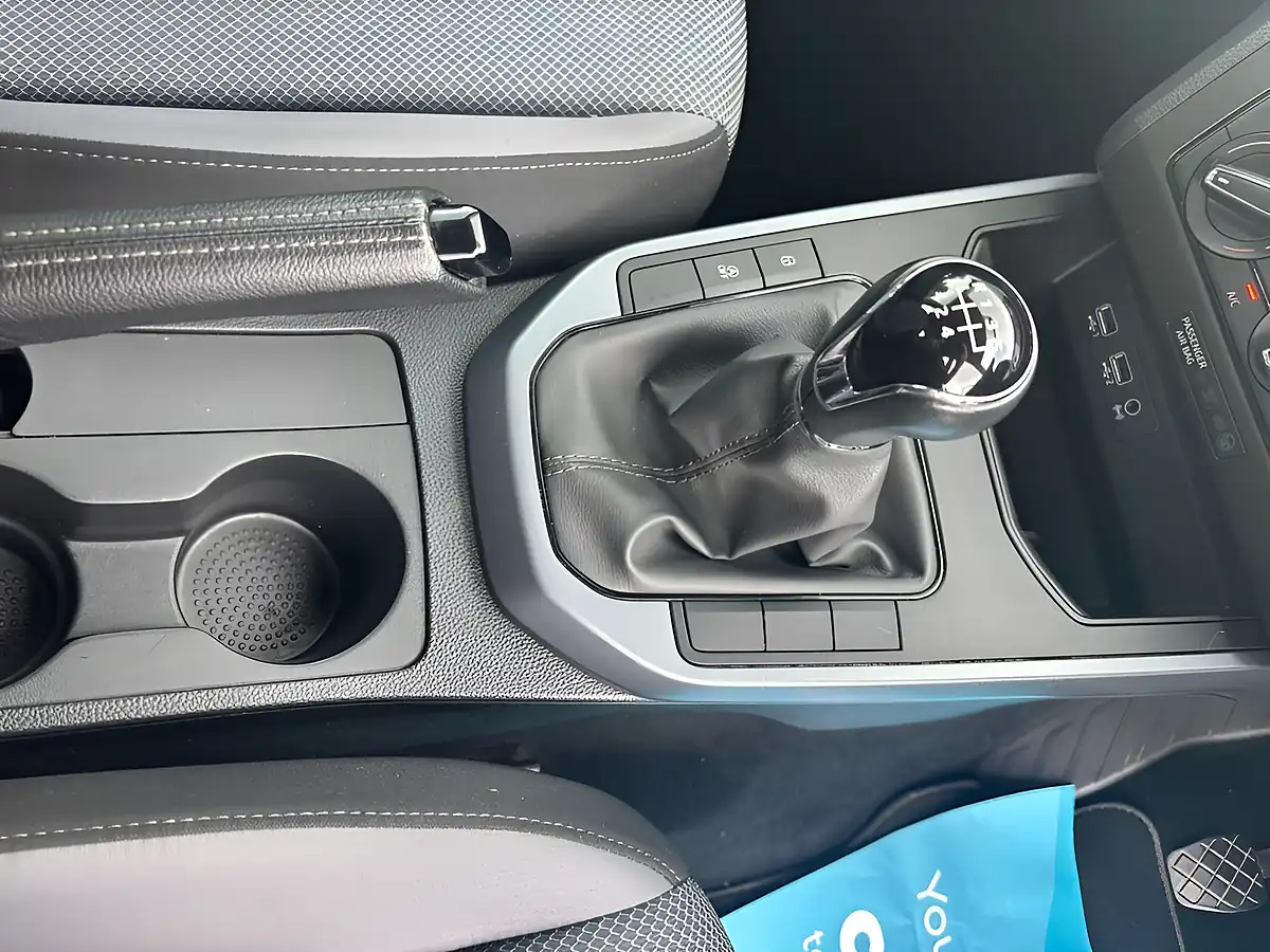 Used 2019 SEAT Arona Se Technology Silver - Interior and Exterior details 15