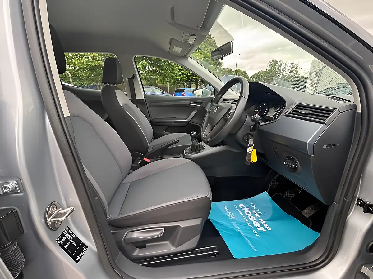 Used 2019 SEAT Arona Se Technology Silver - Interior and Exterior details 16