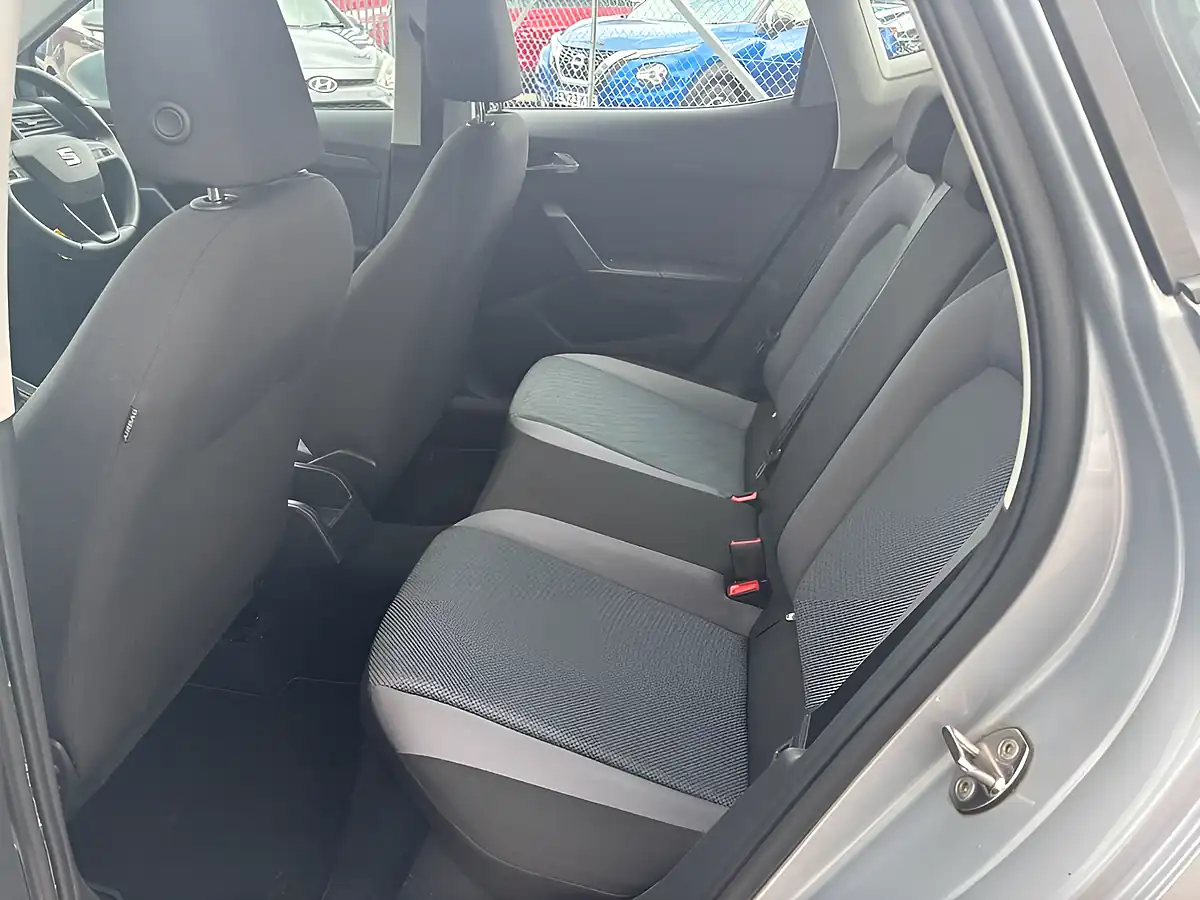 Used 2019 SEAT Arona Se Technology Silver - Interior and Exterior details 17