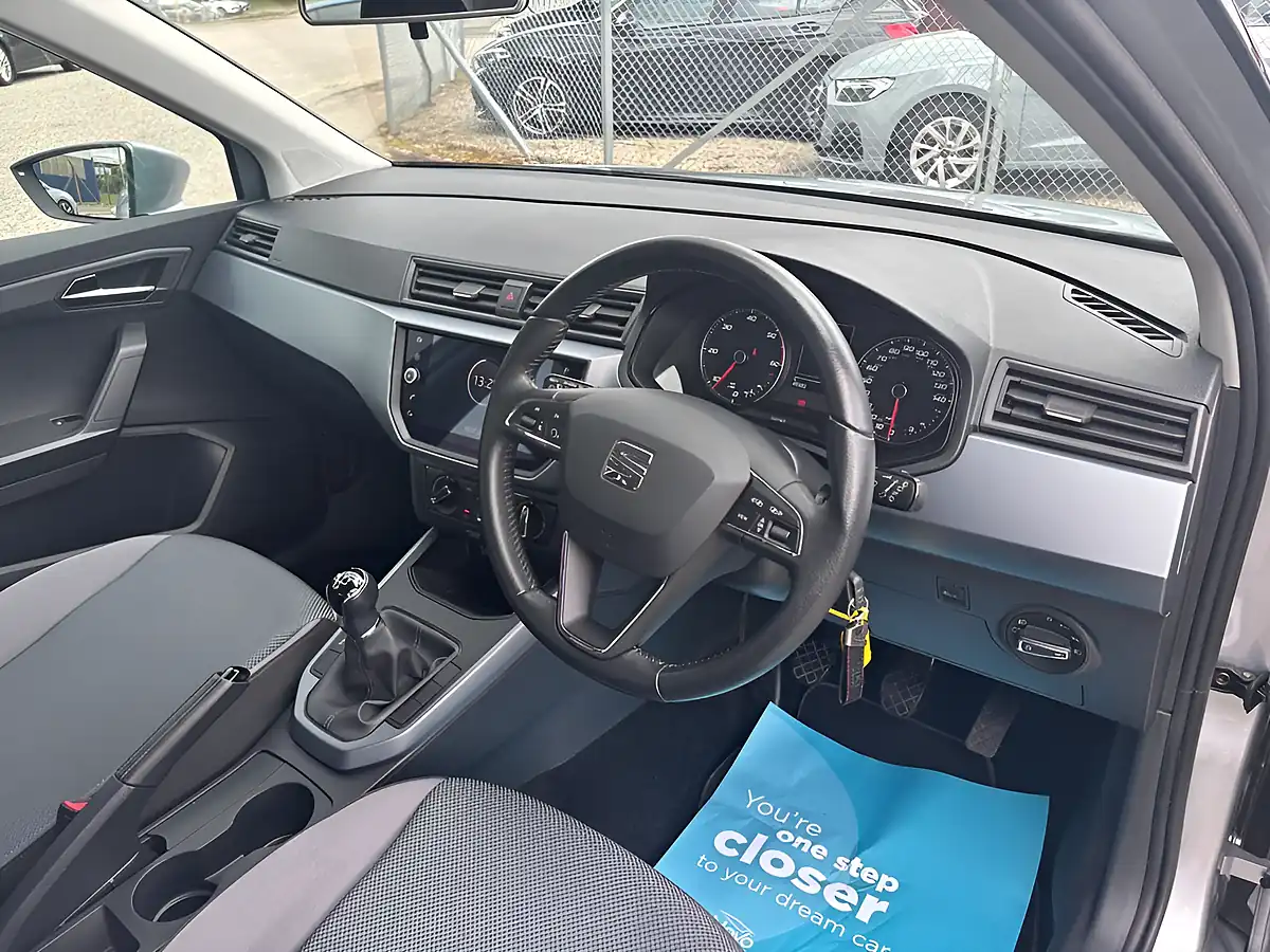 Used 2019 SEAT Arona Se Technology Silver - Interior and Exterior details 2