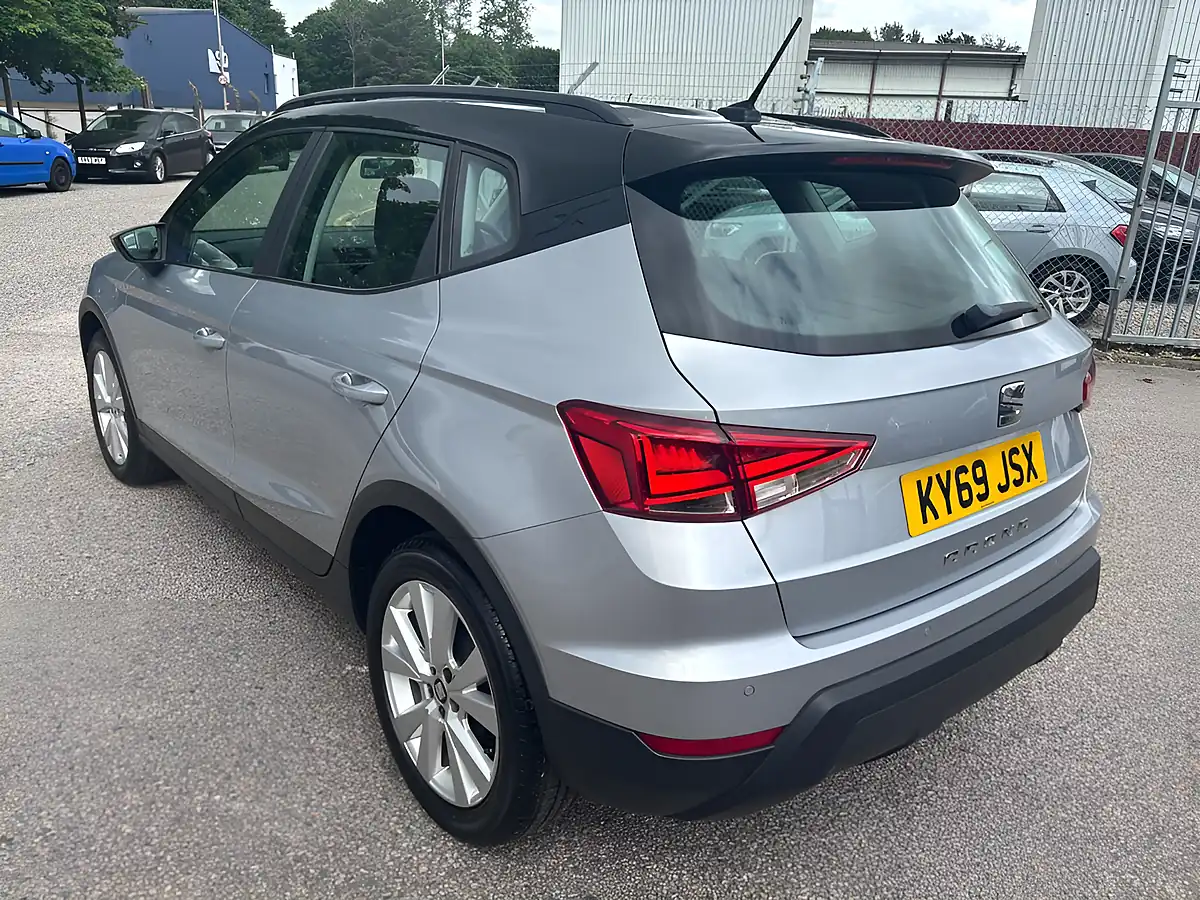 Used 2019 SEAT Arona Se Technology Silver - Interior and Exterior details 4