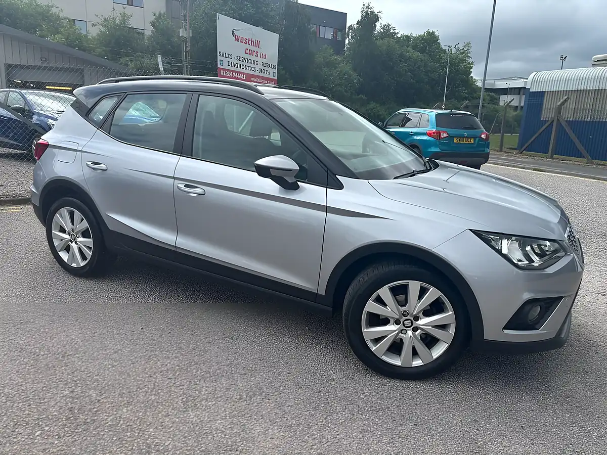 Used 2019 SEAT Arona Se Technology Silver - Interior and Exterior details 6