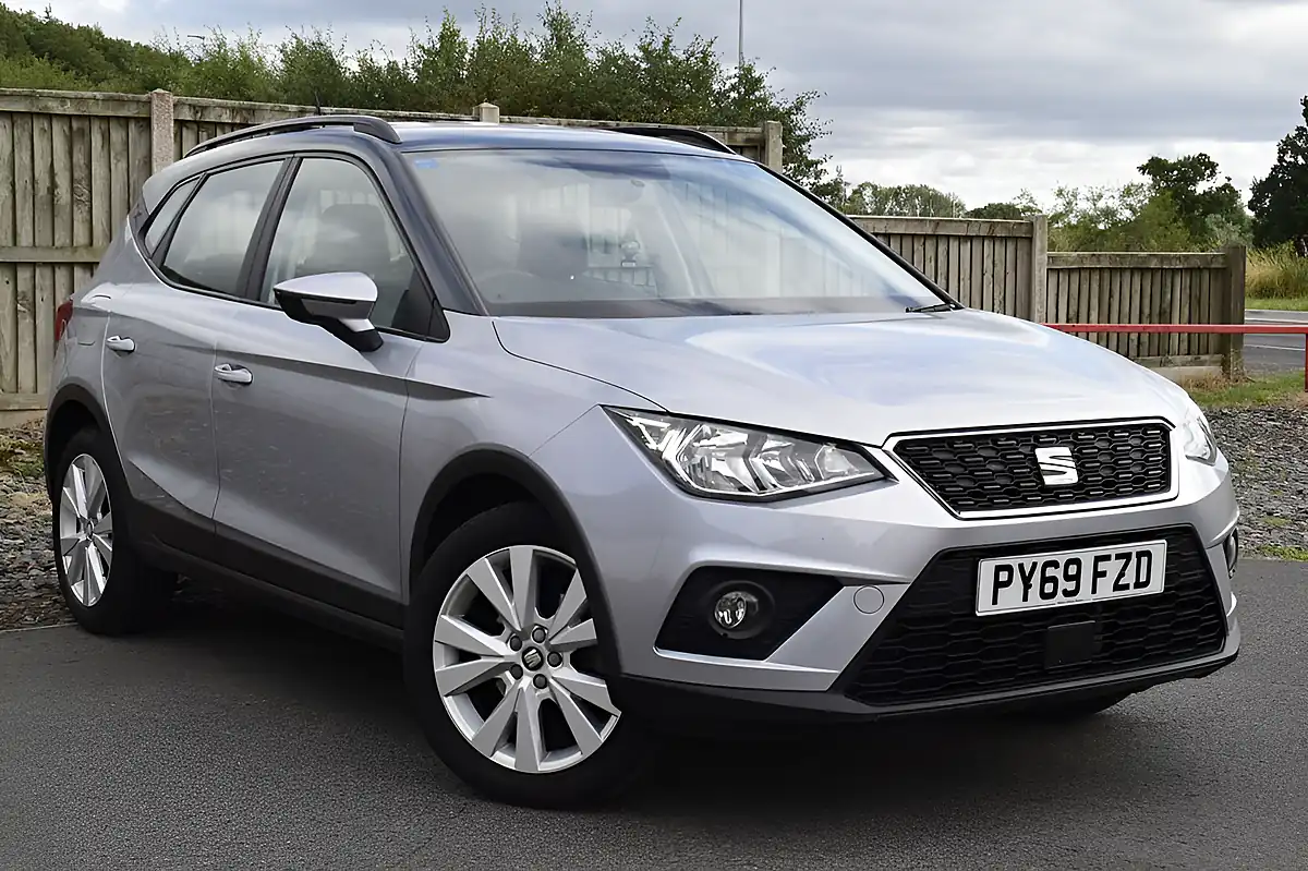 Used 2019 SEAT Arona Se Technology Silver - Front View