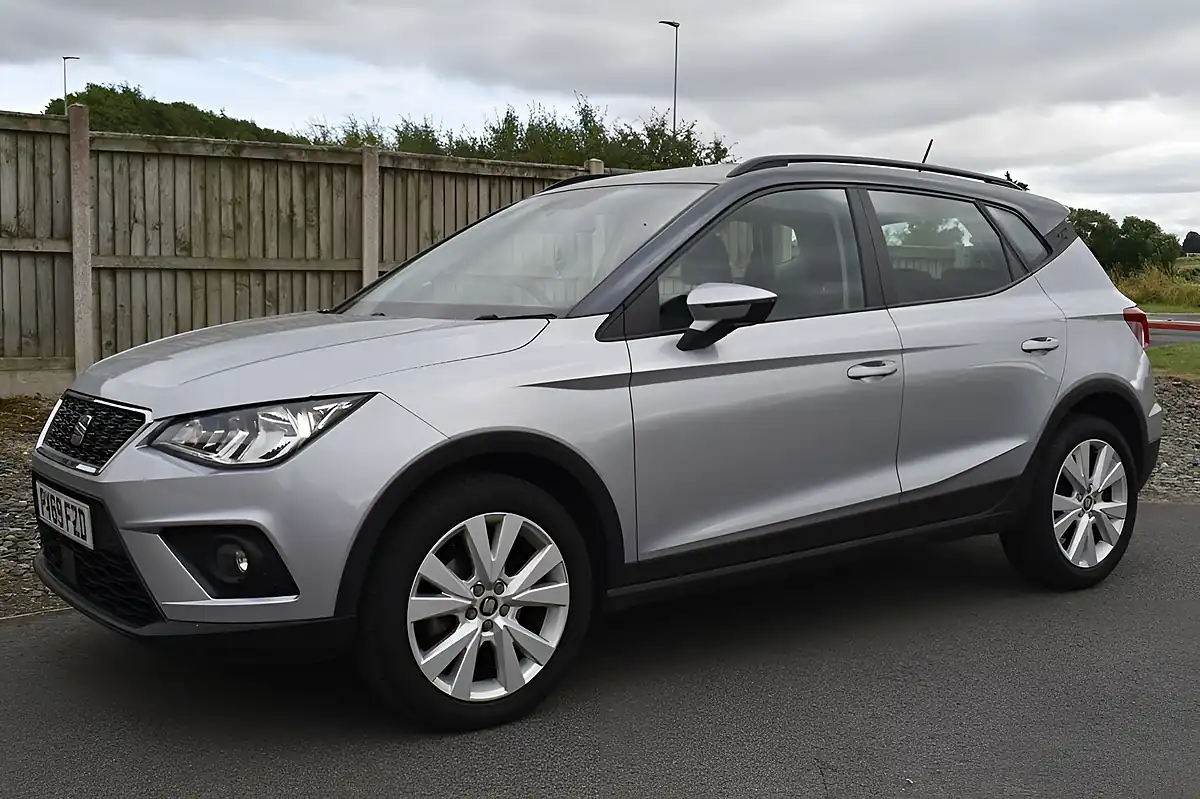 Used 2019 SEAT Arona Se Technology Silver - Interior and Exterior details 10
