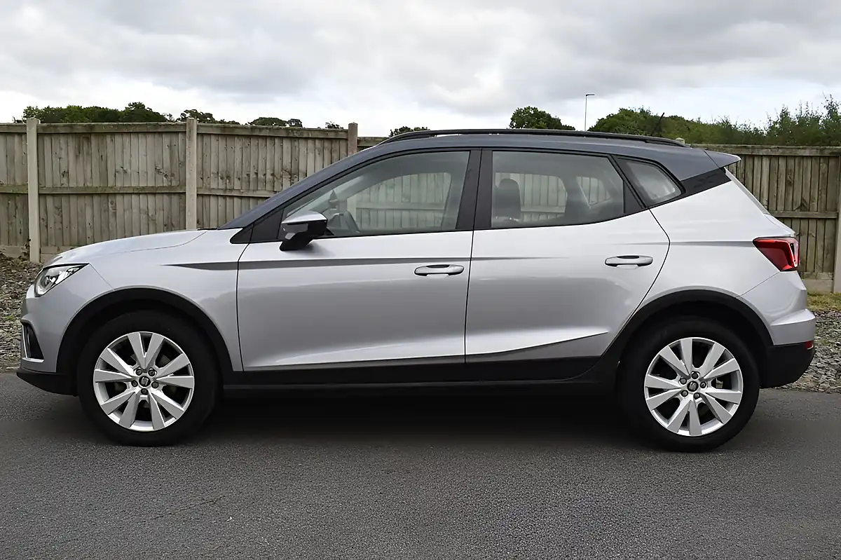 Used 2019 SEAT Arona Se Technology Silver - Interior and Exterior details 11