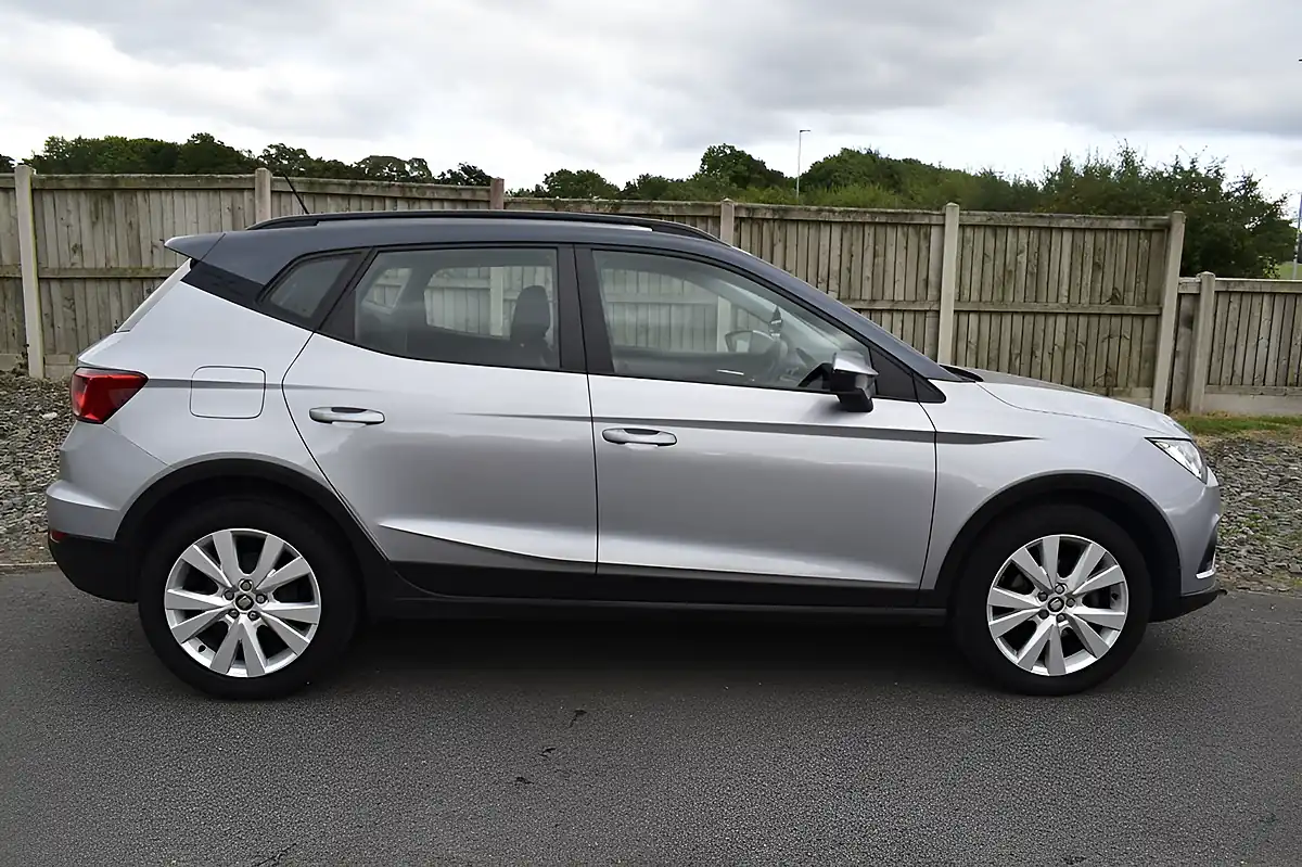 Used 2019 SEAT Arona Se Technology Silver - Interior and Exterior details 12