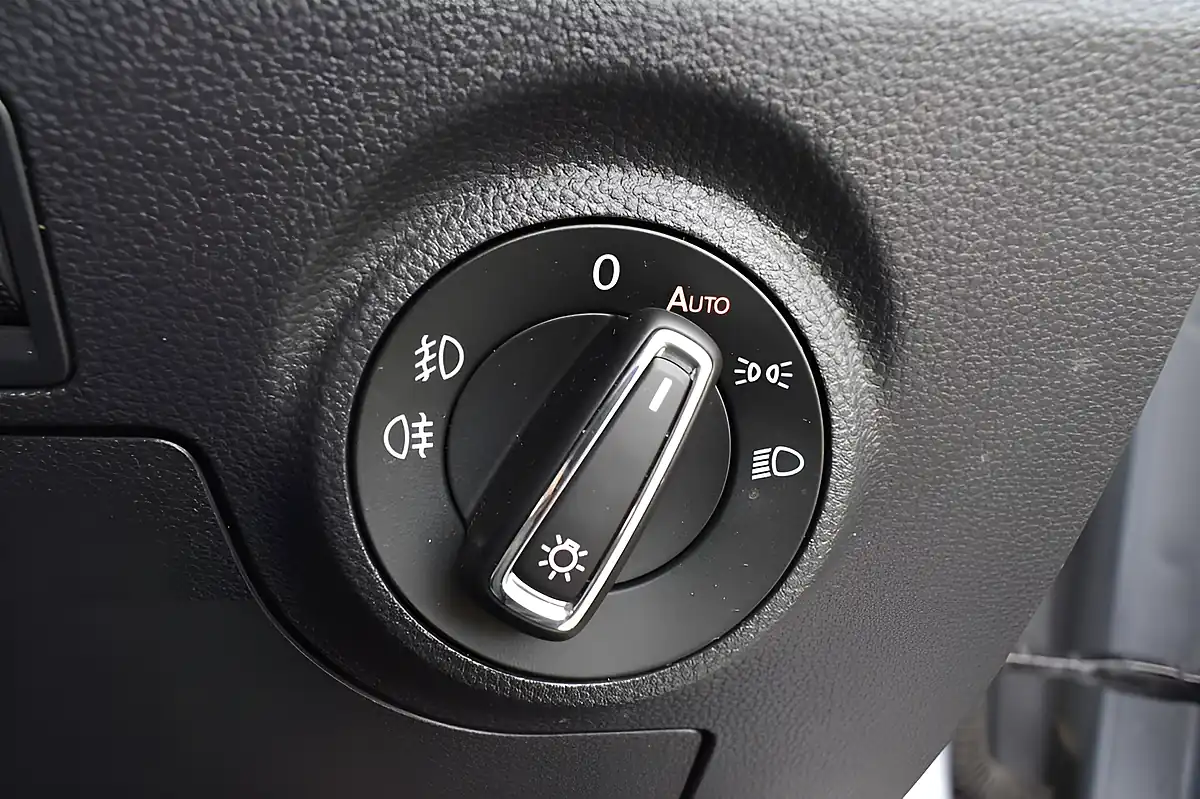Used 2019 SEAT Arona Se Technology Silver - Interior and Exterior details 13