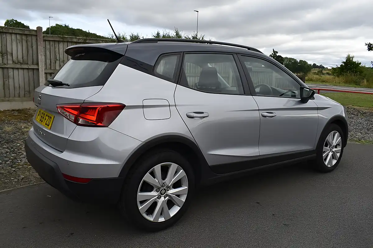 Used 2019 SEAT Arona Se Technology Silver - Interior and Exterior details 18