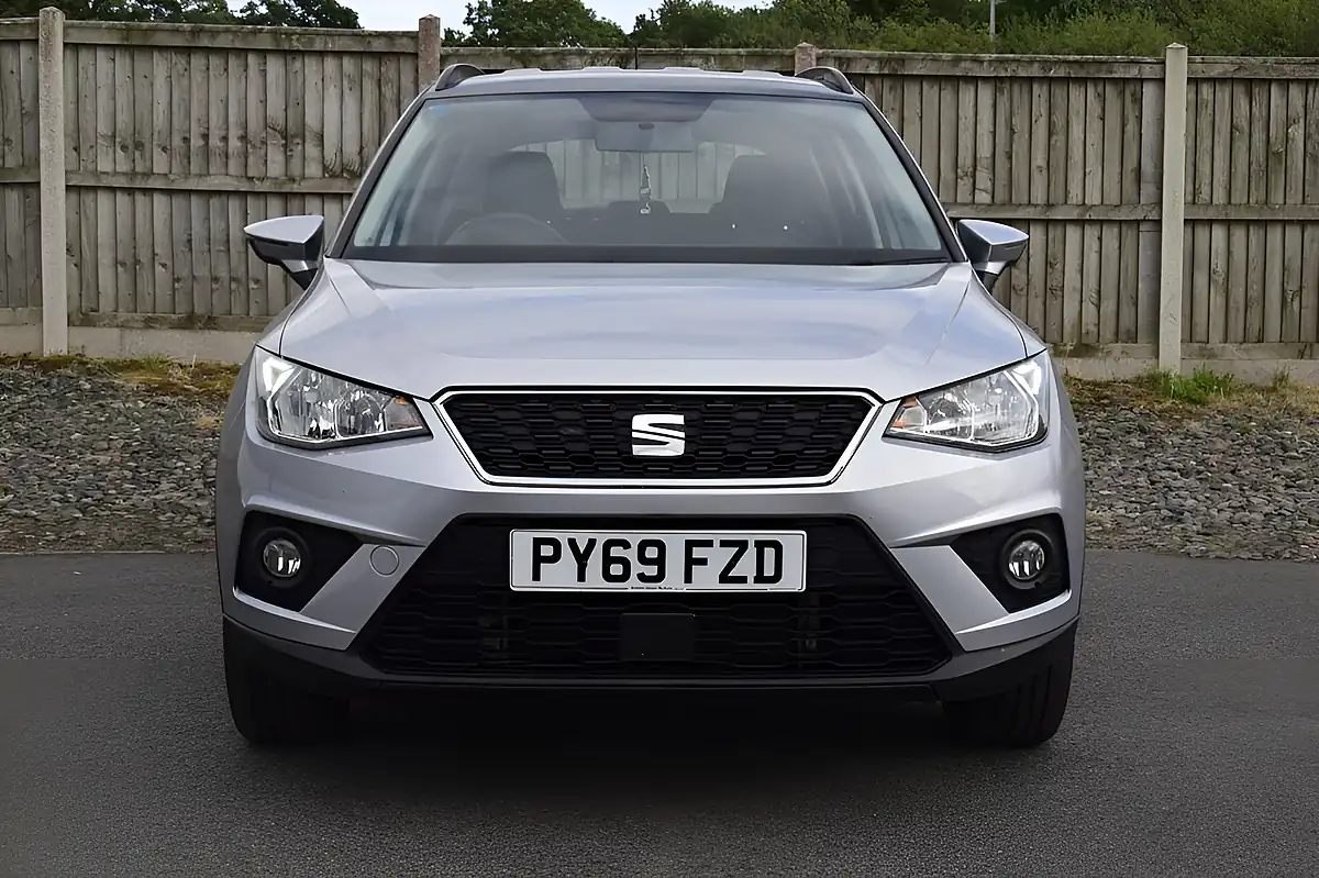Used 2019 SEAT Arona Se Technology Silver - Interior and Exterior details 2