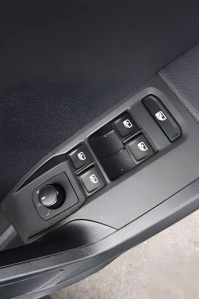 Used 2019 SEAT Arona Se Technology Silver - Interior and Exterior details 20