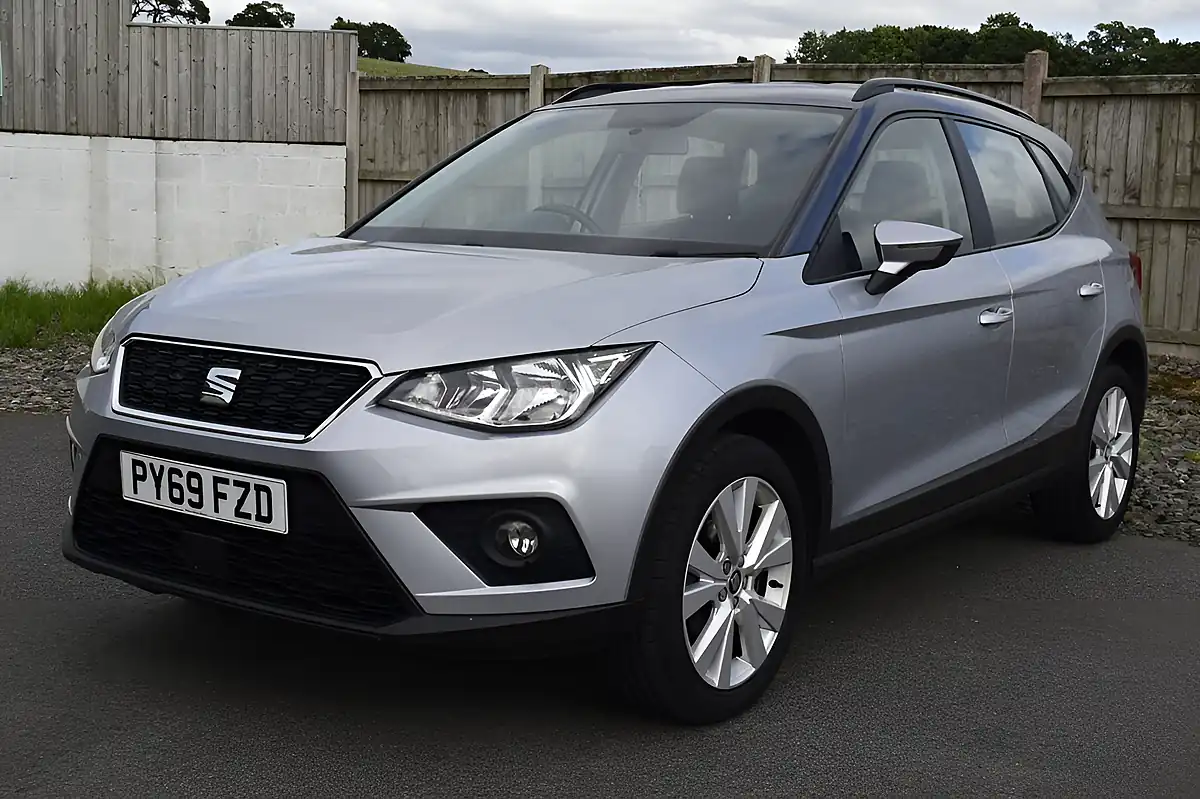 Used 2019 SEAT Arona Se Technology Silver - Interior and Exterior details 3