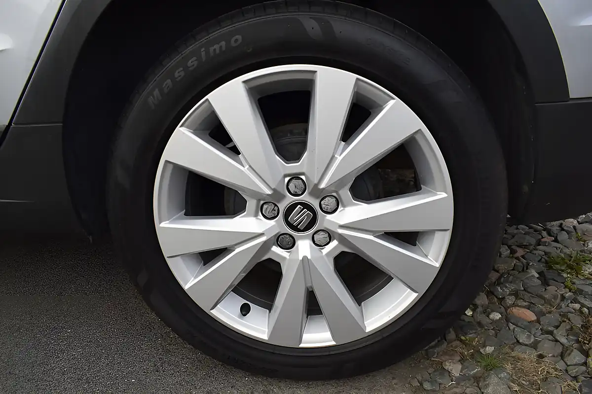Used 2019 SEAT Arona Se Technology Silver - Interior and Exterior details 6