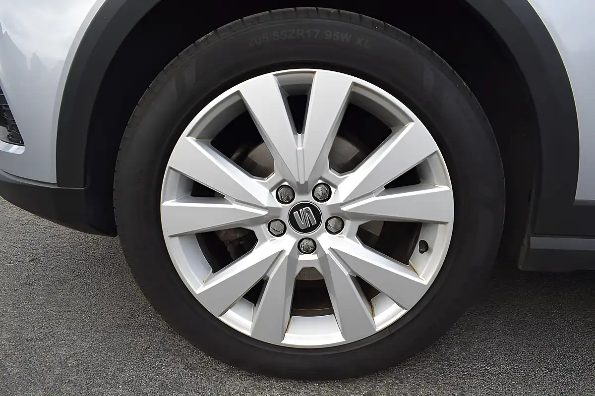 Used 2019 SEAT Arona Se Technology Silver - Interior and Exterior details 7
