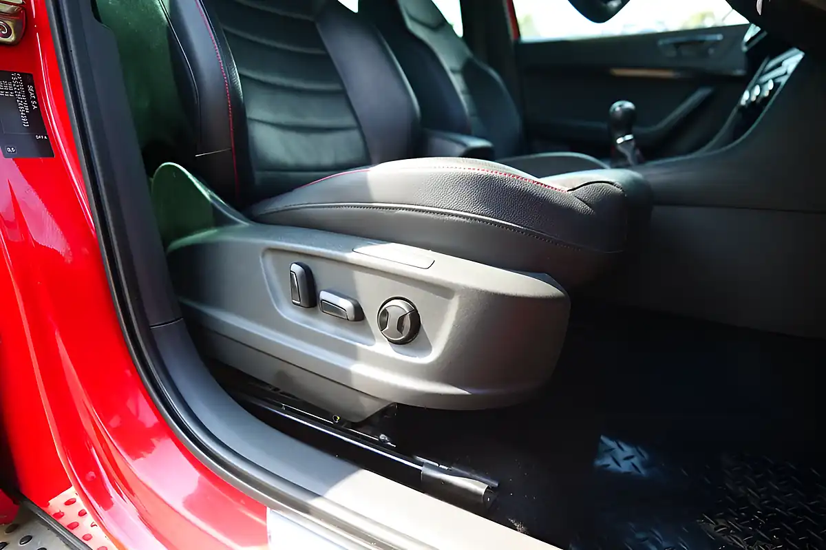 Used 2019 SEAT Ateca Fr Sport Red - Interior and Exterior details 13