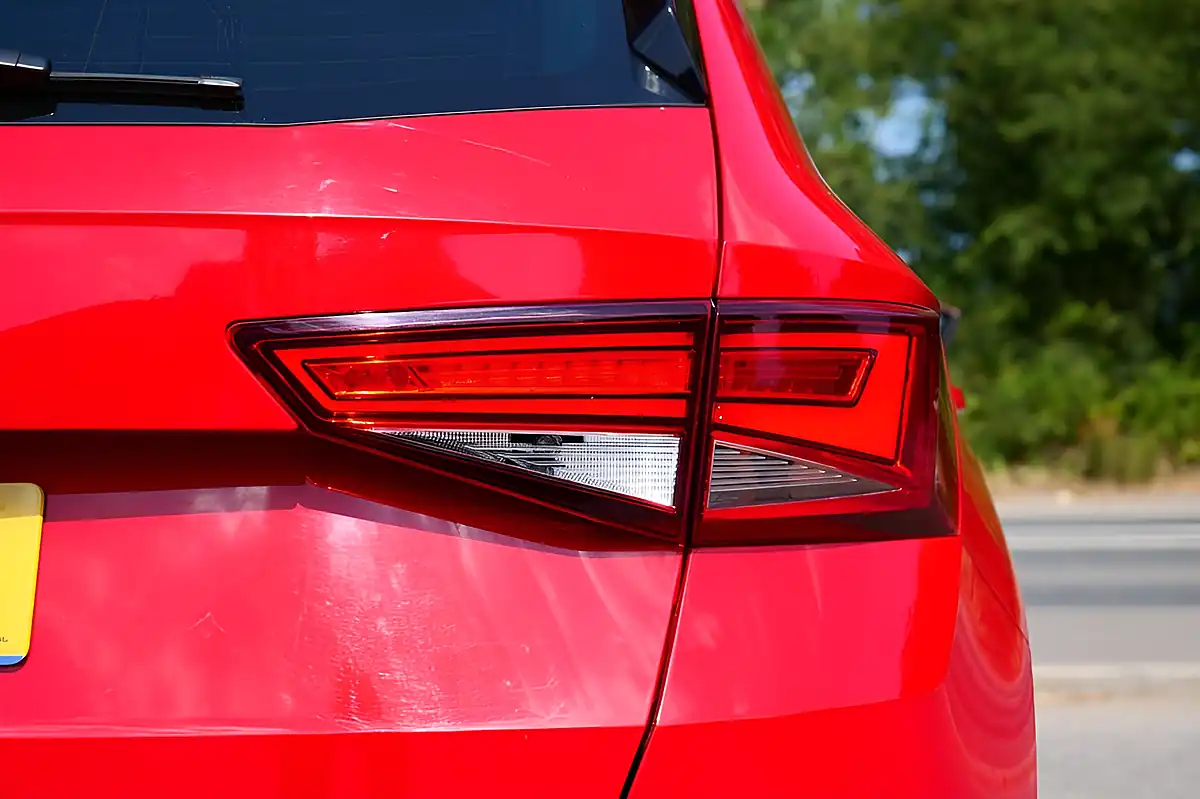 Used 2019 SEAT Ateca Fr Sport Red - Interior and Exterior details 18