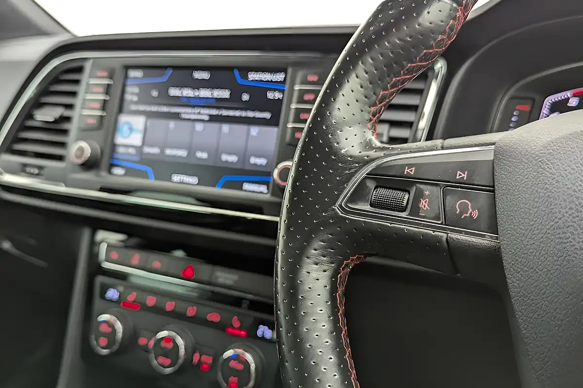 Used 2019 SEAT Ateca Fr Sport White - Interior and Exterior details 10