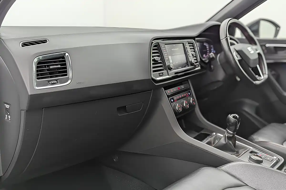 Used 2019 SEAT Ateca Fr Sport White - Interior and Exterior details 12