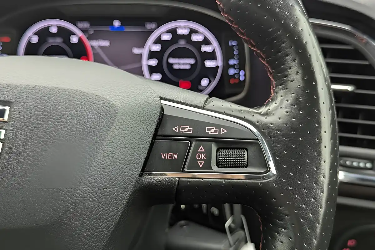 Used 2019 SEAT Ateca Fr Sport White - Interior and Exterior details 15