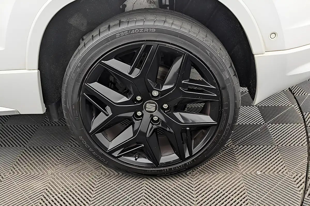 Used 2019 SEAT Ateca Fr Sport White - Interior and Exterior details 20