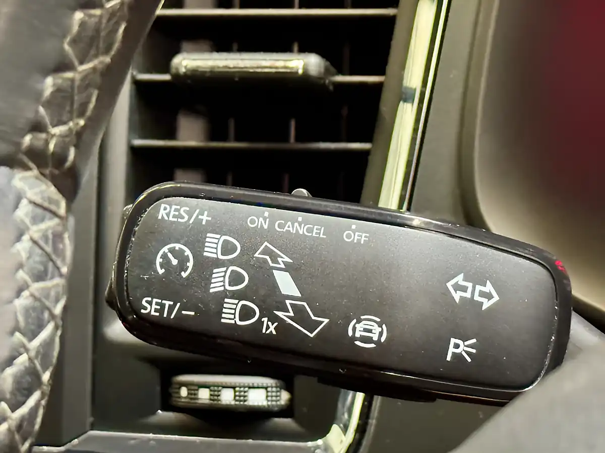 Used 2019 SEAT Ateca Se Rodium Grey Metallic - Interior and Exterior details 19